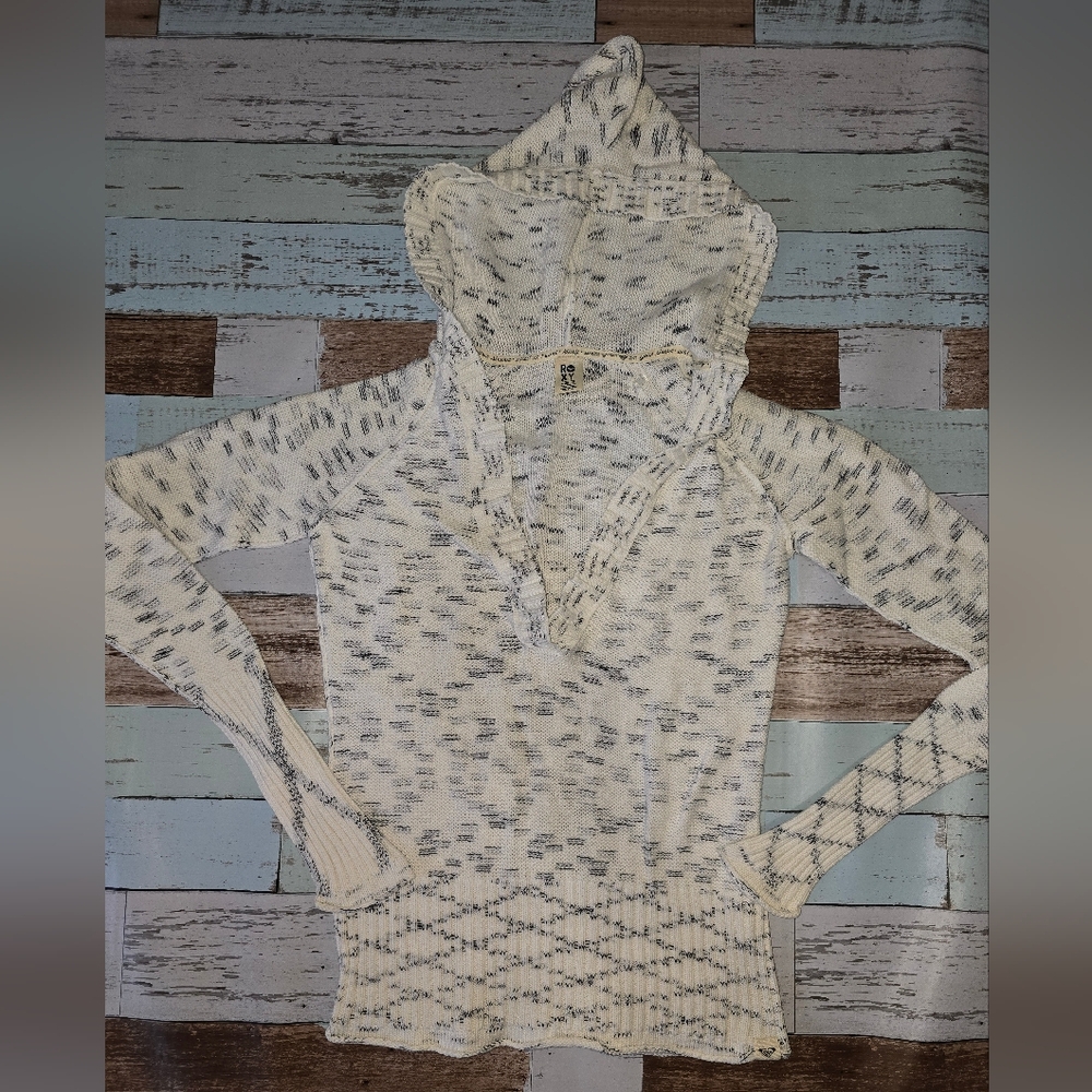 Roxy White and Gray Knit Sweater